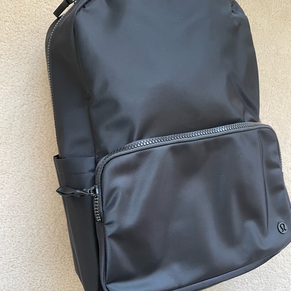 Lululemon Everywhere Backpack 22L - Picture 6 of 14